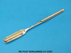 A Georgian hallmarked silver double-ended marrow scoop, Ldn 1805, maker Stephen Adams (length 24cm,