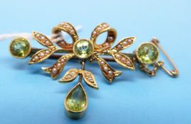 An Edwardian 9ct gold brooch set with seed pearls and peridot