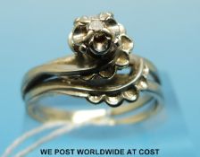 A white metal ring marked 14ct gold set with a diamond in a floral cluster (size P)