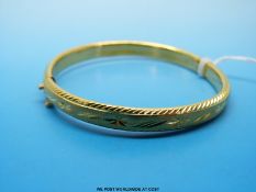 A 999 gold bangle with cut-out decoration