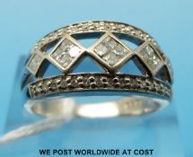 An 18ct white gold ring set with diamonds in two rows and diamond shaped settings (size N/O)