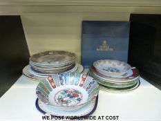 A large collection of collectors' plates including boxed Royal Worcester, Copeland, Coalport,
