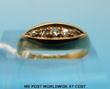 An 18ct gold ring set with five diamonds (size J)
