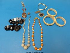 A collection of costume jewellery to include vintage brooches, faux pearls,