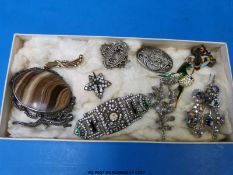 A collection of brooches to include a silver and paste Art Deco example, an agate brooch,