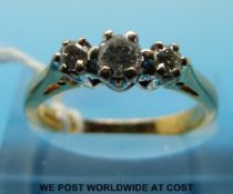 An 18ct gold ring set with three diamonds (size L)