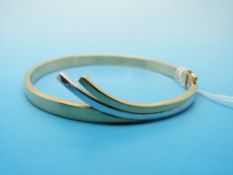 A 9ct gold bi-coloured bangle