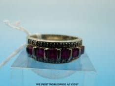 A white metal ring set with diamonds and rubies (size S)