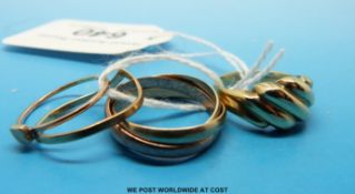 A 9ct gold tri-coloured Russian style wedding ring, 9ct gold ring, yellow metal ring marked 9ct,