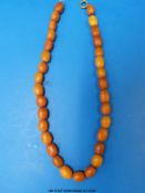 An amber necklace of 32 beads (34.