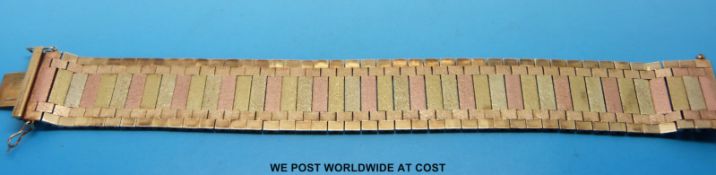 A 9ct gold tri colour bracelet (47.