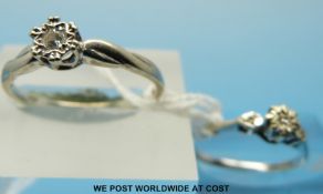Two 9ct gold rings set with both set with a diamond