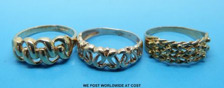 Three 9ct gold rings (7g)