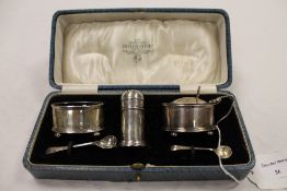 A three piece silver cruet set, cased. CONDITION REPORT: Good condition, slight non match in dates