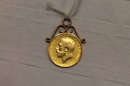 A 1914 gold sovereign. CONDITION REPORT: Good condition, with pendant style mount in yellow metal.