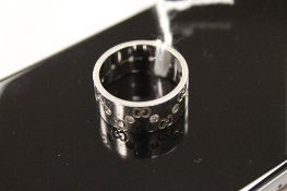 An 18ct white gold diamond Gucci band ring. CONDITION REPORT: Good condition.