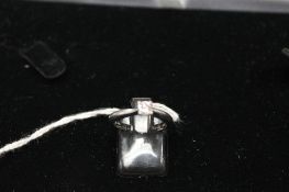 An 18ct gold diamond solitaire ring, 0.27ct, colour F, clarity Si2, with certification. CONDITION