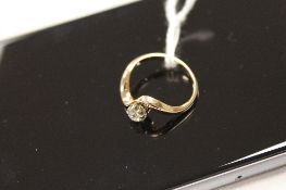 A solitaire diamond ring in yellow metal. CONDITION REPORT: Good condition, approximatley .4ct.