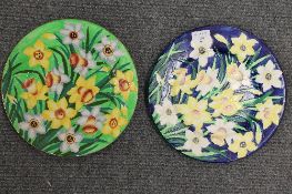Two Maling plaques - decorated with daffodils, diameter 28.5 cm  CONDITION REPORT: Good condition