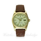 A GENTLEMAN'S 18K SOLID GOLD ROLEX OYSTER PERPETUAL DAY DATE WRIST WATCH CIRCA 1990, REF. 18238
D: