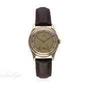 A GENTLEMAN'S 9CT SOLID GOLD ROLEX PRECISION WRIST WATCH CIRCA 1950s
D: Silver dial with raised gilt