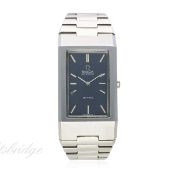 A GENTLEMAN'S STAINLESS STEEL RECTANGULAR OMEGA DE VILLE AUTOMATIC BRACELET WATCH CIRCA 1970s
D: