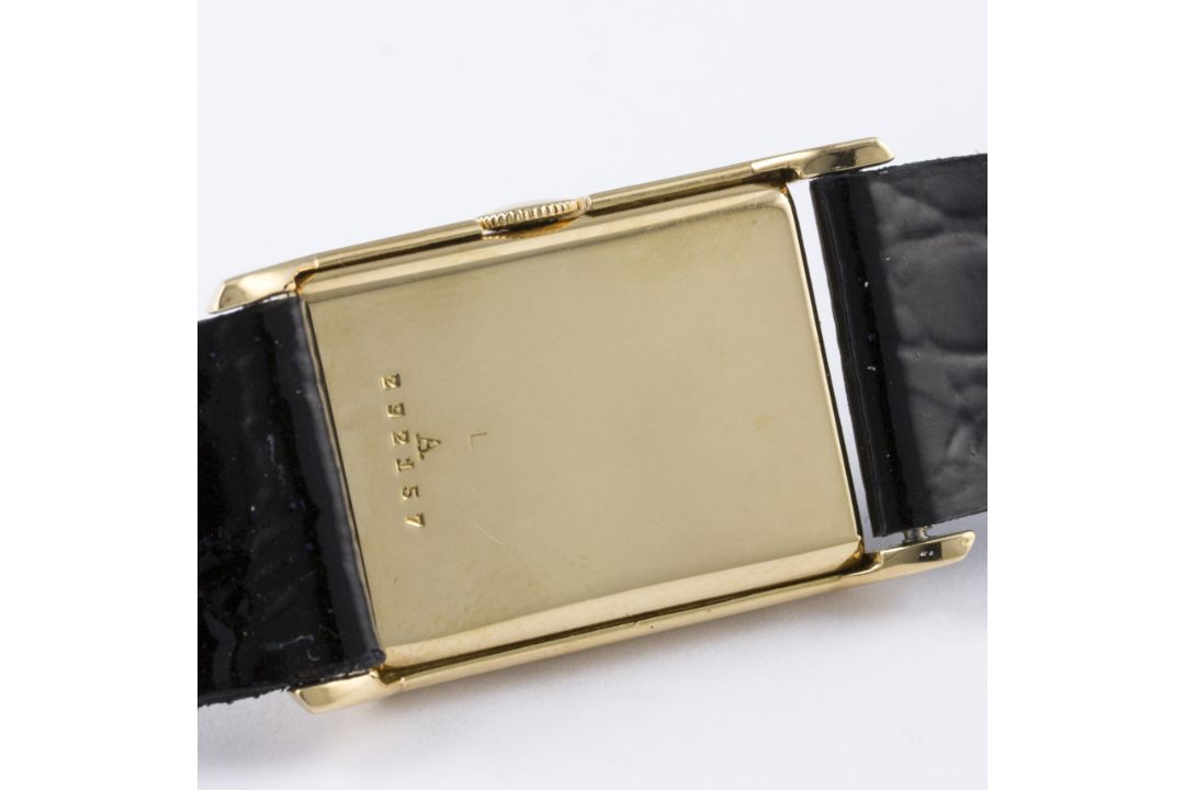 A GENTLEMAN'S 18K SOLID GOLD JAEGER LECOULTRE RECTANGULAR WRIST WATCH CIRCA 1940s D: Two tone silver - Image 6 of 8