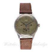 A RARE GENTLEMAN'S STAINLESS STEEL UNIVERSAL GENEVE MOONPHASE TRIPLE CALENDAR WRIST WATCH CIRCA