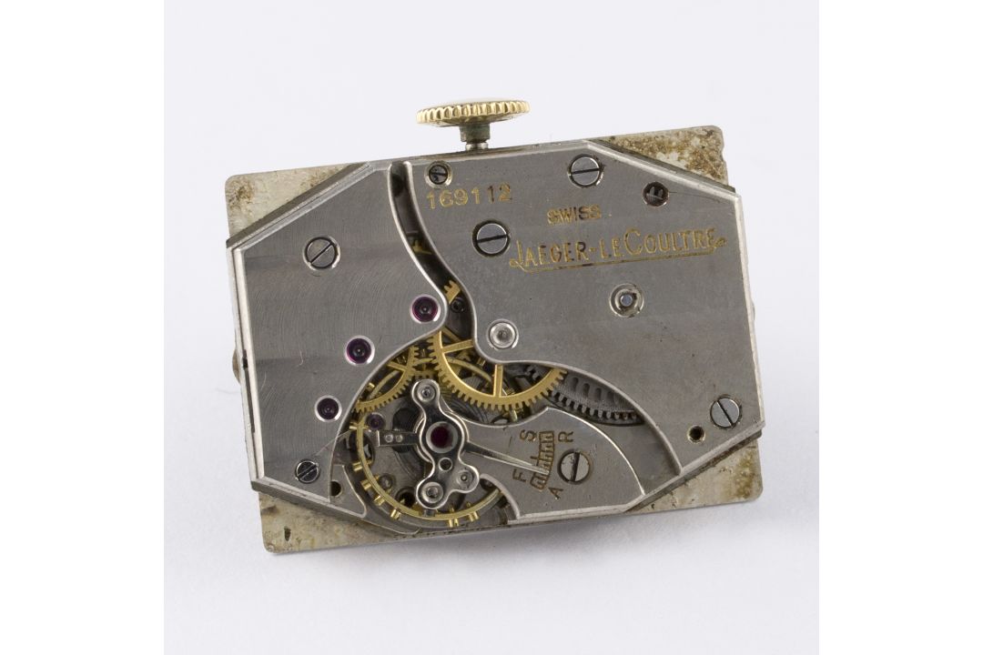 A GENTLEMAN'S 18K SOLID GOLD JAEGER LECOULTRE RECTANGULAR WRIST WATCH CIRCA 1940s D: Two tone silver - Image 7 of 8