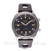 A RARE GENTLEMAN'S STAINLESS STEEL UNIVERSAL GENEVE POLEROUTER SUB DIVERS WRIST WATCH CIRCA 1960s D: