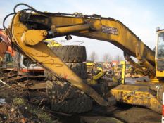 Liebherr 922 Boom, Dipper and Rams Complete rehandling boom setup in good condition