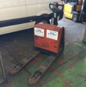 2005 Toyota ride on powered pallet truck with driver plinth
