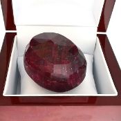 A very large 886.10 carat  Oval Cut Ruby Gemstone. Appraisal value $31,013.00 approx £20,389.94