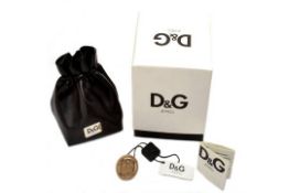 Model Number: DJ0630_x00D_
Product Name: D&G Signet Ring With Swarovski crystal. Size 16 (By D&G