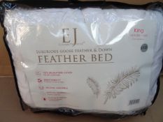 1 x Elizabeth Jayne Luxurious Goose Feather & Down Feather Bed Mattress topper. Size: King. Price