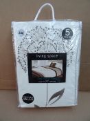 1 x Living Space King Bed In A Bag. Alma 5 piece Set. Includes: 1 king duvet cover, 2 pillow
