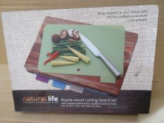 1 x Natural Life Acacia Woof Cutting board set, with polypropylene heat resistant cutting mats. Very