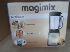 1 x Magimix Le Blender •Magimix 11610 blender
•Exclusive Blendermix system for a finer blend
•1.8L