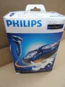 1 x Philips SensoTouch RQ1150 Electric Shaver. •GyroFlex 2D system adjusts easily to the curve
•