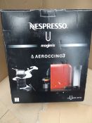 1 x NESPRESSO U Magimix Nespresso coffee machine + Aeroccino3. A tactile interface
Your U machine