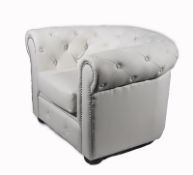Brand New & Boxed Single Seater Chesterfield
Matt White Faux Leather Upholstery
Great Quality
size