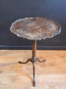 SMALL MAHOGANY PIE-CRUST TILT TOP TABLE, 19TH CENTURY 2ND QUARTER. Condition: Rather Tired and