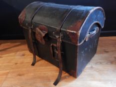 DOME TRAVELLING TRUNK. Condition: Good – Minor scuffs, view photos. Dimensions:30″ Wide 23″ High 21″