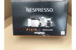 1 x NESPRESSO U Magimix Nespresso coffee machine + Aeroccino3. A tactile interface
Your U machine