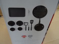 1 Pallet to contain 40 x Swan 11 Piece Kitchen Cookware sets. Each includes: 24cm Frying pan, non