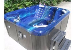 Brand new 2015 Top of the Range Hot Tub.