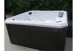 Brand New 2015 Executive Range Hot Tub.
