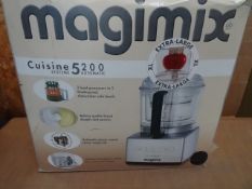 1 x Magimix 5200 Food Processor. The food processor of choice for top chefs, food writers and
