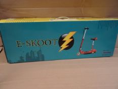 1 x E-Skoot Electric Scooter With Seat. RRP £219! High Spec, High quality Electric scooter. Colour