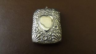 Victorian / Edwardian Vesta Case (1880 - 1905) 
5cms x 4 cms Firm Hinge. S/P
